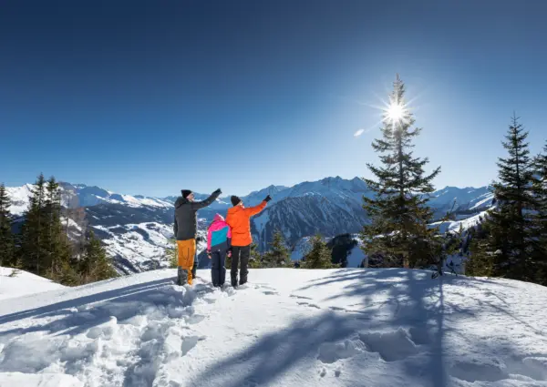 Winterwanderweg mit schoener aussicht chochalmbahnen ag