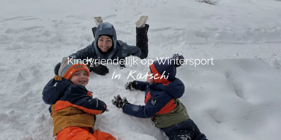 Spelen in de sneeuw Katschi