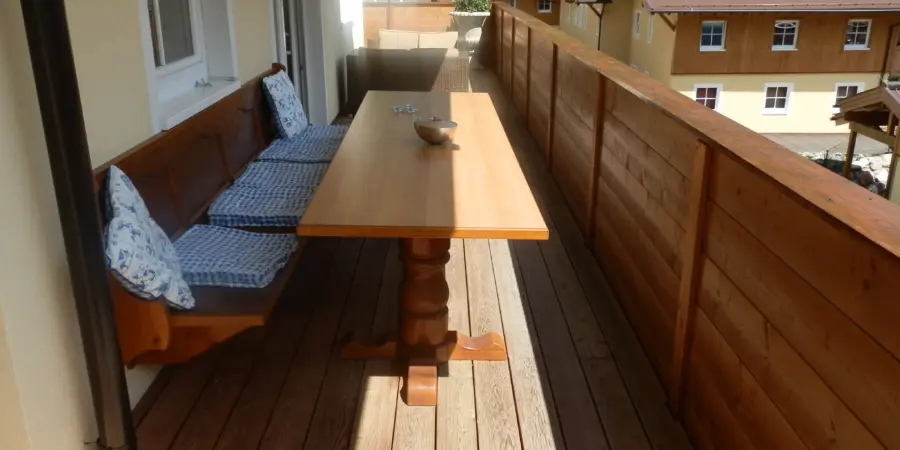 Alpen Resort Saalbach A2 Saalbach Hinterglemm balkon met een zithoek