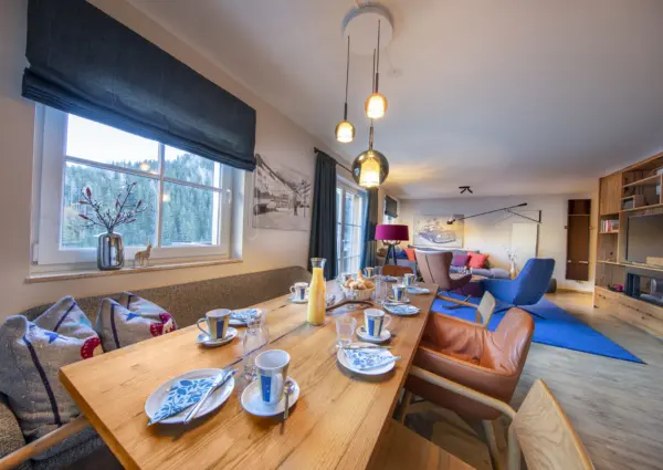 Alpen Resort Saalbach A3 Saalbach Hinterglemm aanzicht vanaf de eettafel naar de woonkamer