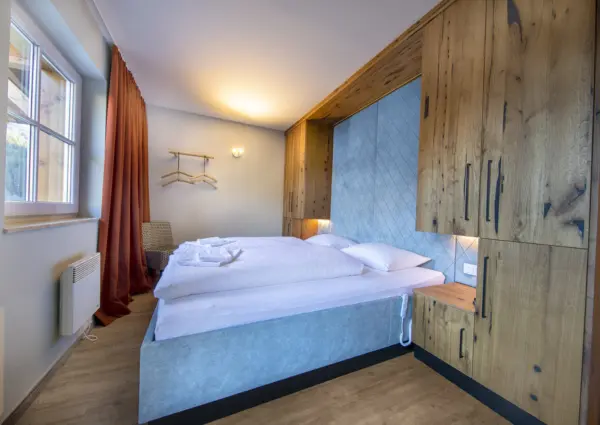 Alpen Resort Saalbach A3 Saalbach Hinterglemm aanzicht slaapkamer met een tweepersoonsbed