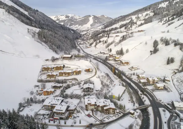Alpen Resort Saalbach A3 Saalbach Hinterglemm aanzicht van de bergen met sneeuw