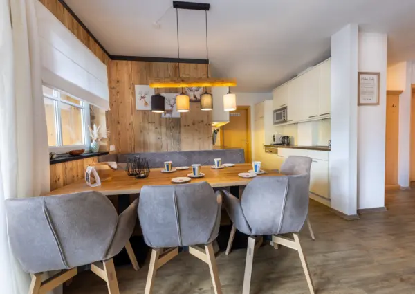 Saalbach Alpen Resort D4 eethoek bij keuken