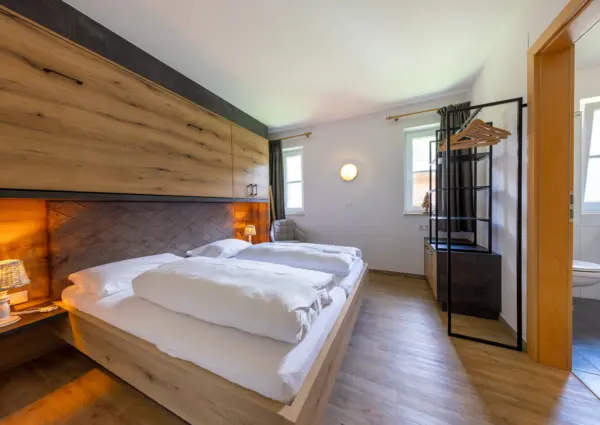 Saalbach Alpen Resort D4 Slaapkamer 1 met badkamer en suite