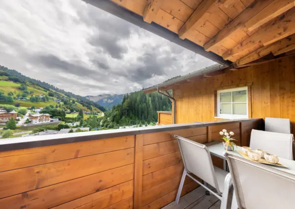 Saalbach Alpen Resort D4 Zomer uitzicht van balkon