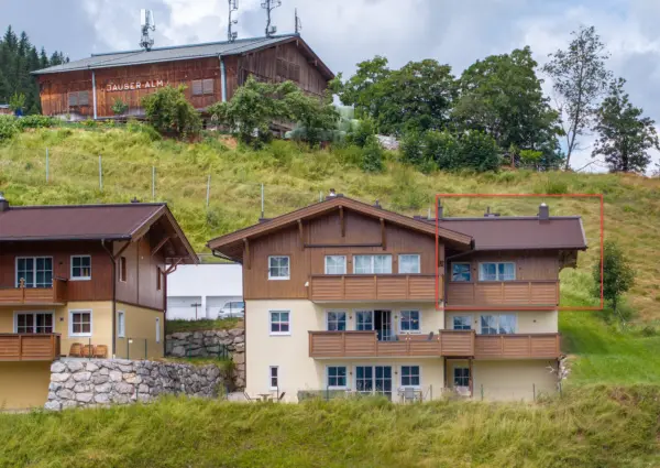Saalbach Alpen Resort D4 Zomer aanzicht omlijnd