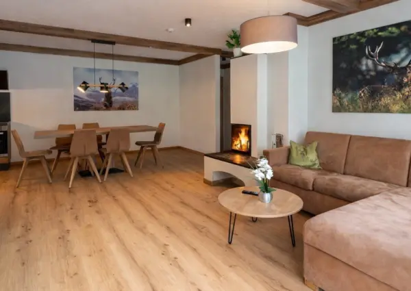 Alpine Gold Rauris Penthouse woonkamer en eetkamer