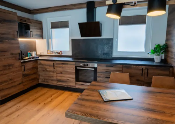 Alpinegold Rauris Kristallquelle Suite keuken en eetkamer 1