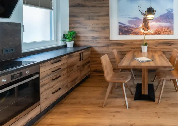 Alpinegold Rauris Kristallquelle Suite keuken en eetkamer 2