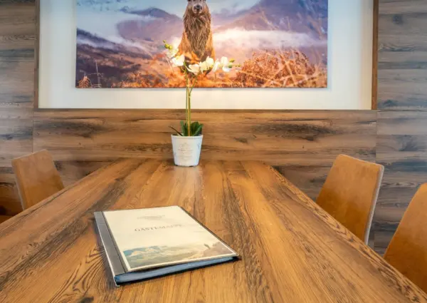 Alpinegold Rauris Kristallquelle Suite keuken en eetkamer 3