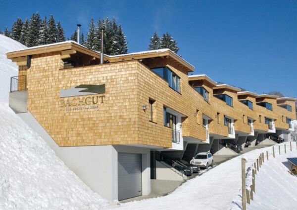 Bachgut, das Resort am Berg - Chalet 1 Hinterglemm - 
<ul>
  <li>Ski-in, ski-out faciliteit met directe toegang tot de pistes.</li>
  <li>Adembenemend uitzicht op de witte bergtoppen en het sfeervolle centrum van Hinterglemm.</li>
  <li>Ontspanningsmogelijkheden zoals een houtgestookte hotpot en sauna op het terras.</li>
</ul>