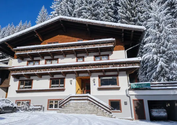 Blauler Lilienhof Neukirchen am Grossvenediger Vooraanzicht winter Impressie
