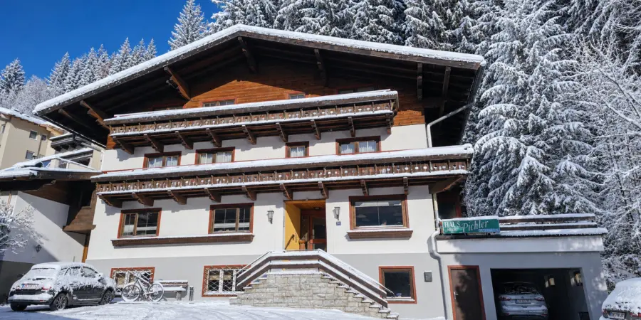 Blauler Lilienhof Neukirchen am Grossvenediger Vooraanzicht winter Impressie