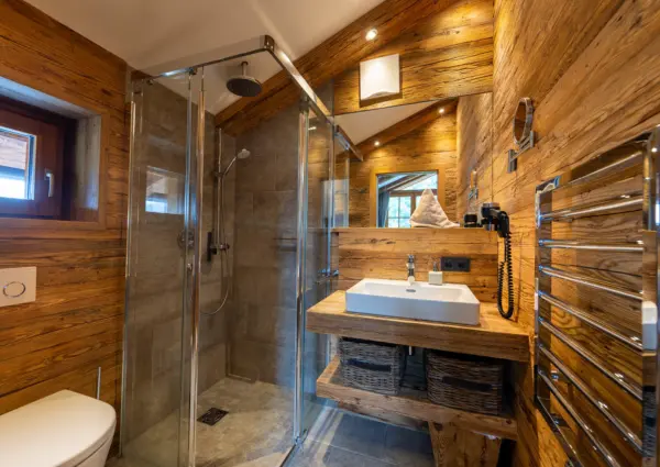 Konigsleiten Bo Chalet badkamer 1 en suite