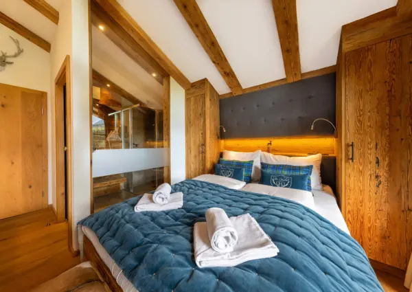 Konigsleiten Bo Chalet slaapkamer 2 met badkamer en suite