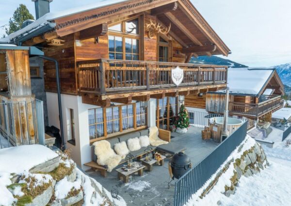 Bo Chalet Königsleiten - 
<ul>
  <li>Directe toegang tot de oefenweide en het sneeuwzekere Zillertal Arena skigebied</li>
  <li>Wellness ruimte met sauna, douche, ligbad en ligstoelen</li>
  <li>Centraal gelegen in het dorpscentrum van Königsleiten met prachtig uitzicht</li>
</ul>