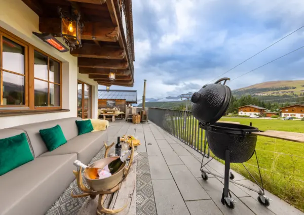 Konigsleiten Bo Chalet zomer terras lounge