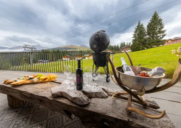 Konigsleiten Bo Chalet zomer terras lounge uitzicht