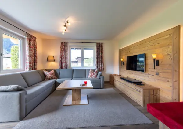 Chalet Dorfkristall Bramberg woonkamer met bank