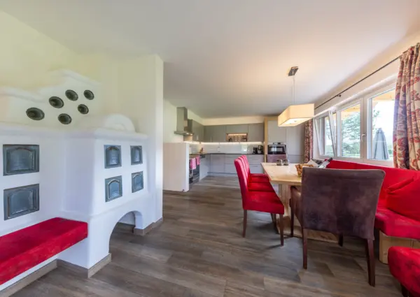 Chalet Dorfkristall Bramberf eethoek met verwarming