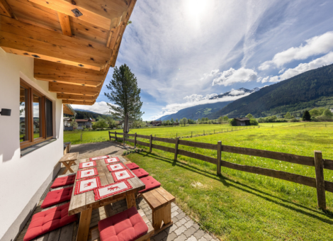 Chalet Dorfkristall Bramberg eethoek buiten