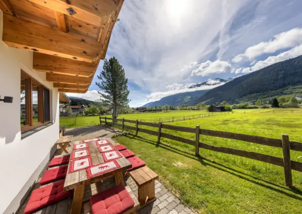 Chalet Dorfkristall Bramberg eethoek buiten