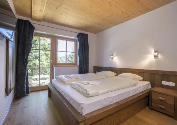 0011 HKR Chalet Fifteen 1 q