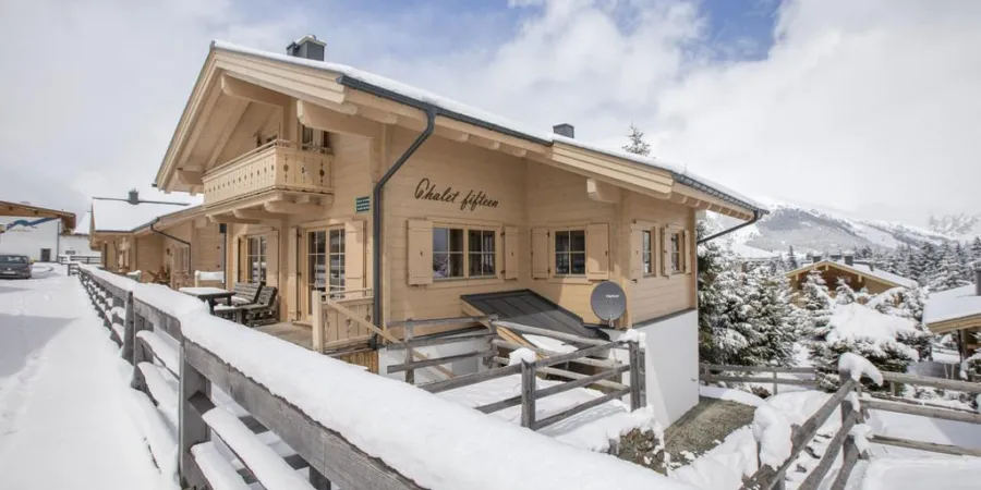 0001 HKR Chalet Fifteen winter 1