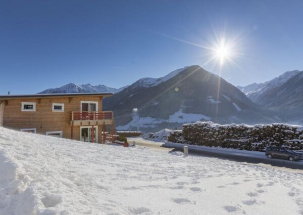 Chalet Filzsteinblick Neukirchen - 
<ul>
  <li>Rustige ligging met panoramisch uitzicht op de bergen.</li>
  <li>Dichtbij de skilift van de Wildkogel Arena en andere skigebieden.</li>
  <li>Handige faciliteiten zoals een skiberging en skischoendroger.</li>
</ul>