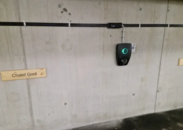 Hochkrimml Chalet Krimml parkeerplaats met laadpaal