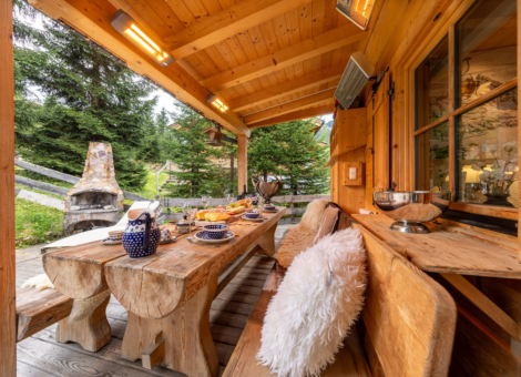 Konigsleiten Hochland zomer eettafel buiten 2