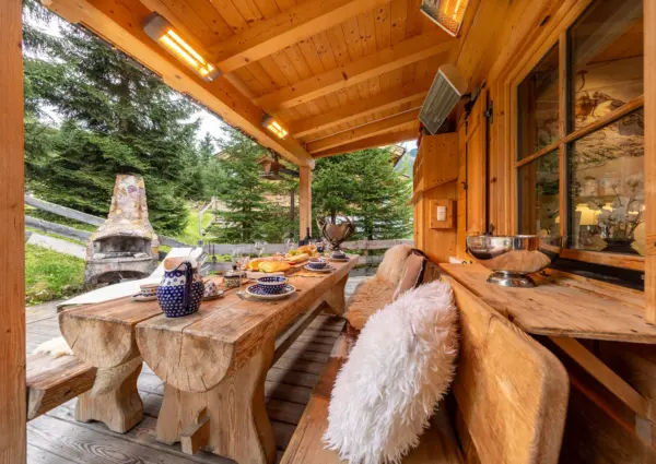 Konigsleiten Hochland zomer eettafel buiten 2