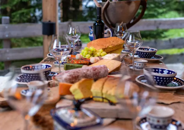 Konigsleiten Hochland zomer eettafel buiten