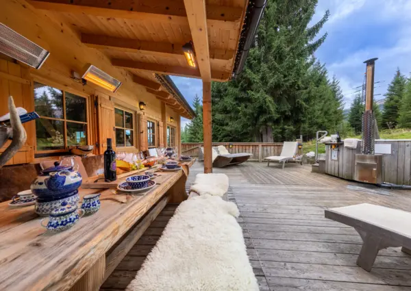 Konigsleiten Hochland zomer terras met eettafel