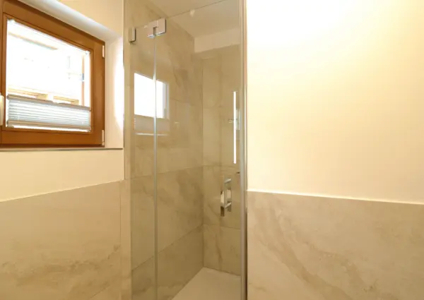 HKR Ruby Badkamer met douche vanaf meubel