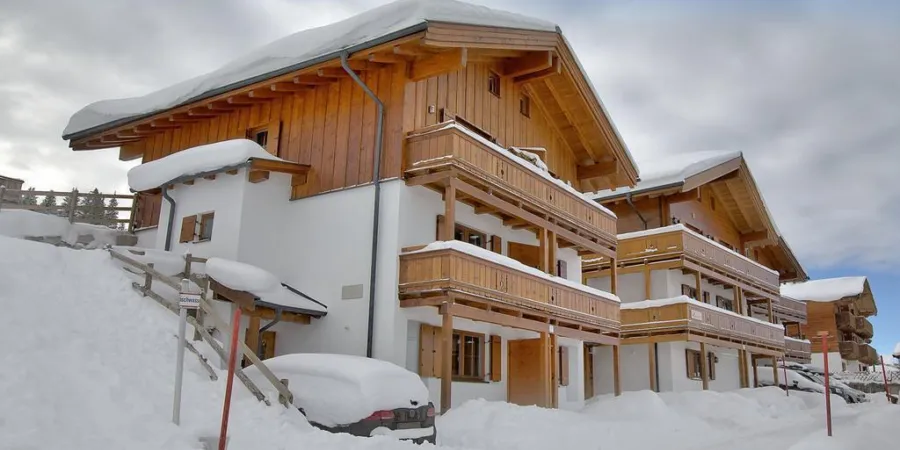 0001 HKR Ruby winter 1