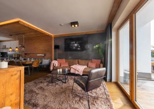 Chalet Zillertal Arena woonkamer bij binnenkomst