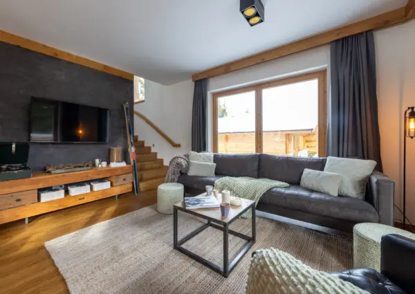 Chalet Zillertal Arena 1 woonkamer met tv