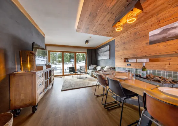 Chalet Zillertal Arena 2 woonkamer vanaf eettafel