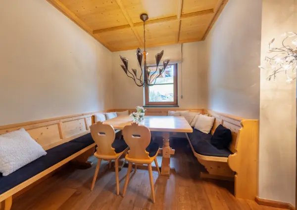 Hinterthal Lodge D1 eettafel