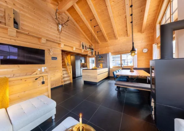 0004 HK Coco 12 01 2023 3