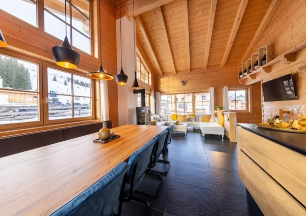 0009 HK Coco 12 01 2023 8