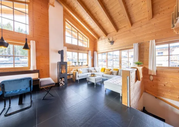 0011 HK Coco 12 01 2023 10