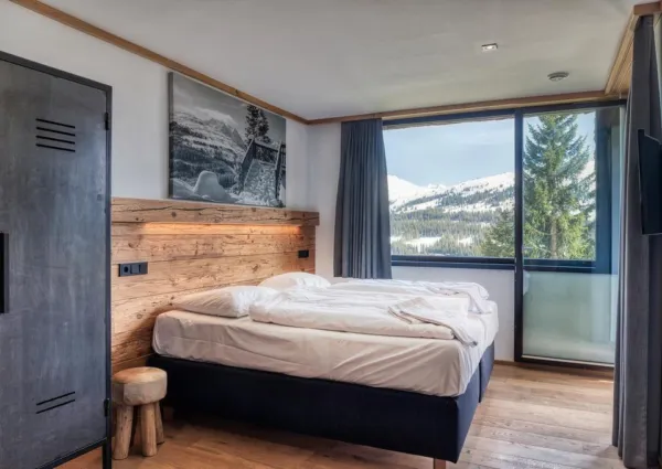 0010 KL Edelweishaus 1 Aug 23 8