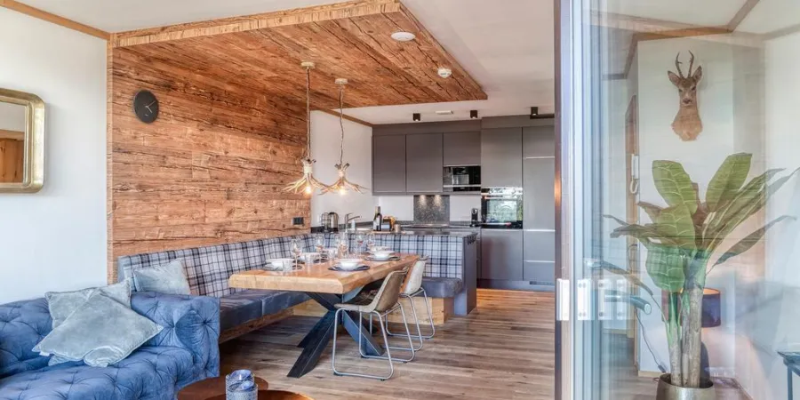 0001 KL Edelweishaus 1 Aug 23 3