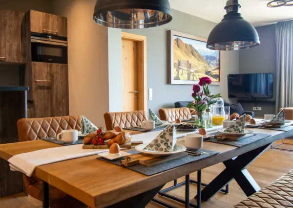 TOP 7 Edelweisshaus Konigsleiten Binnen gedekte tafel 2