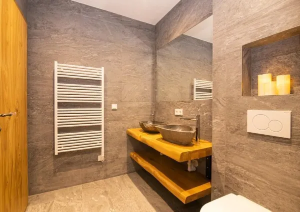 0009 HK Falkensteinalm Top 1 2 3 badkamer 1