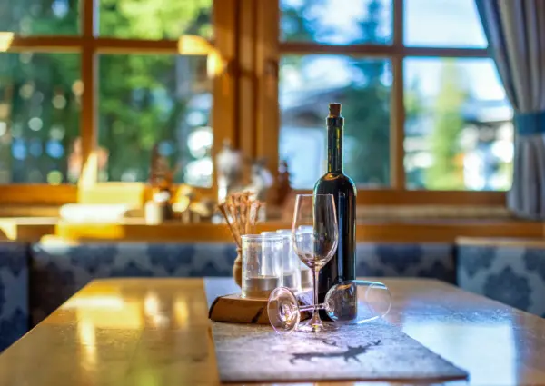 Hochkrimml Falkenstein Dahoam kleine eettafel detail