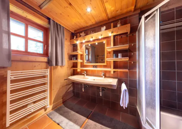 Hochkrimml Falkenstein Dahoam badkamer wastafel