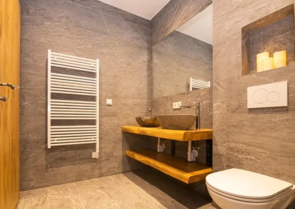 0008 HK Falkensteinalm Top 1 2 3 badkamer 3